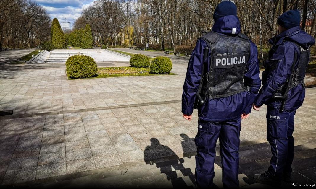 Przemyscy licealiści i mundurowi oddali hołd poległym policjantom