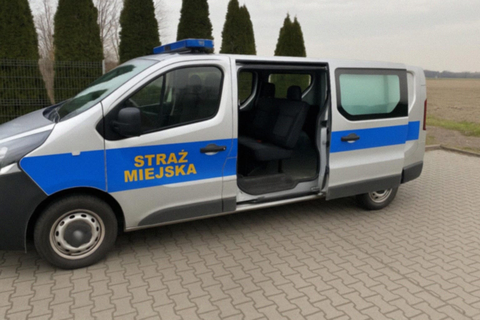 Unikalna pomoc Straży Miejskiej dla kierowców z rozładowanym akumulatorem